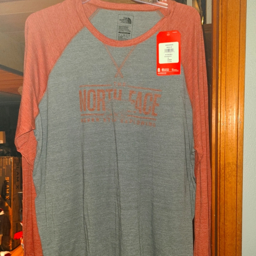 Brand new Northface quarter sleeve baseball tee